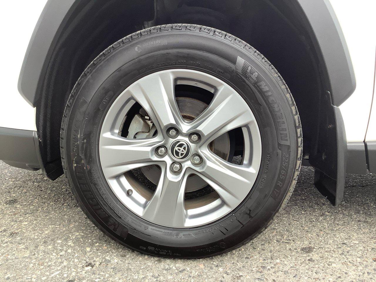 2022 Toyota Rav XLE Photo