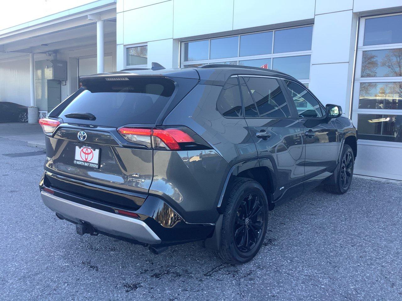 2022 Toyota RAV4 Hybrid SE Photo