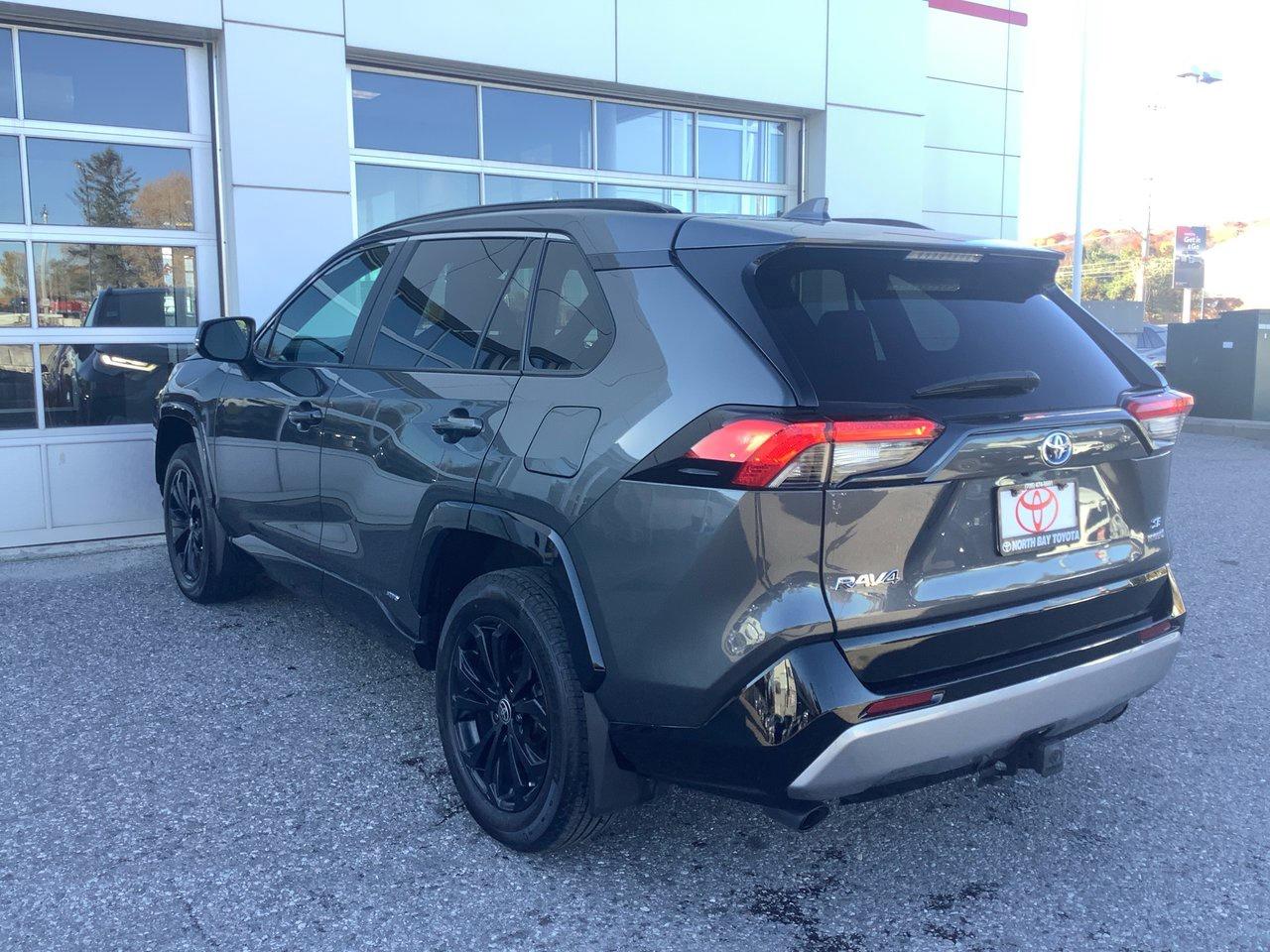 2022 Toyota RAV4 Hybrid SE Photo
