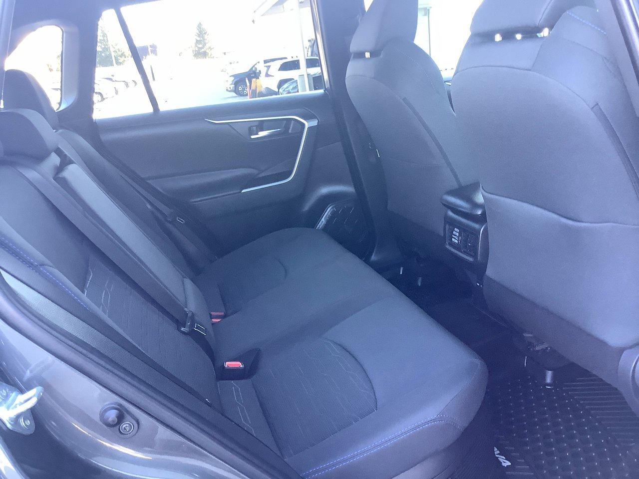 2022 Toyota RAV4 Hybrid SE Photo