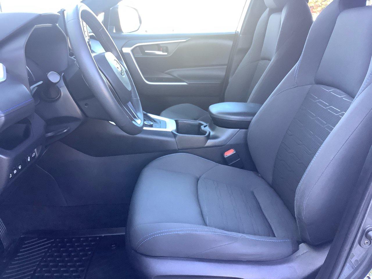 2022 Toyota RAV4 Hybrid SE Photo