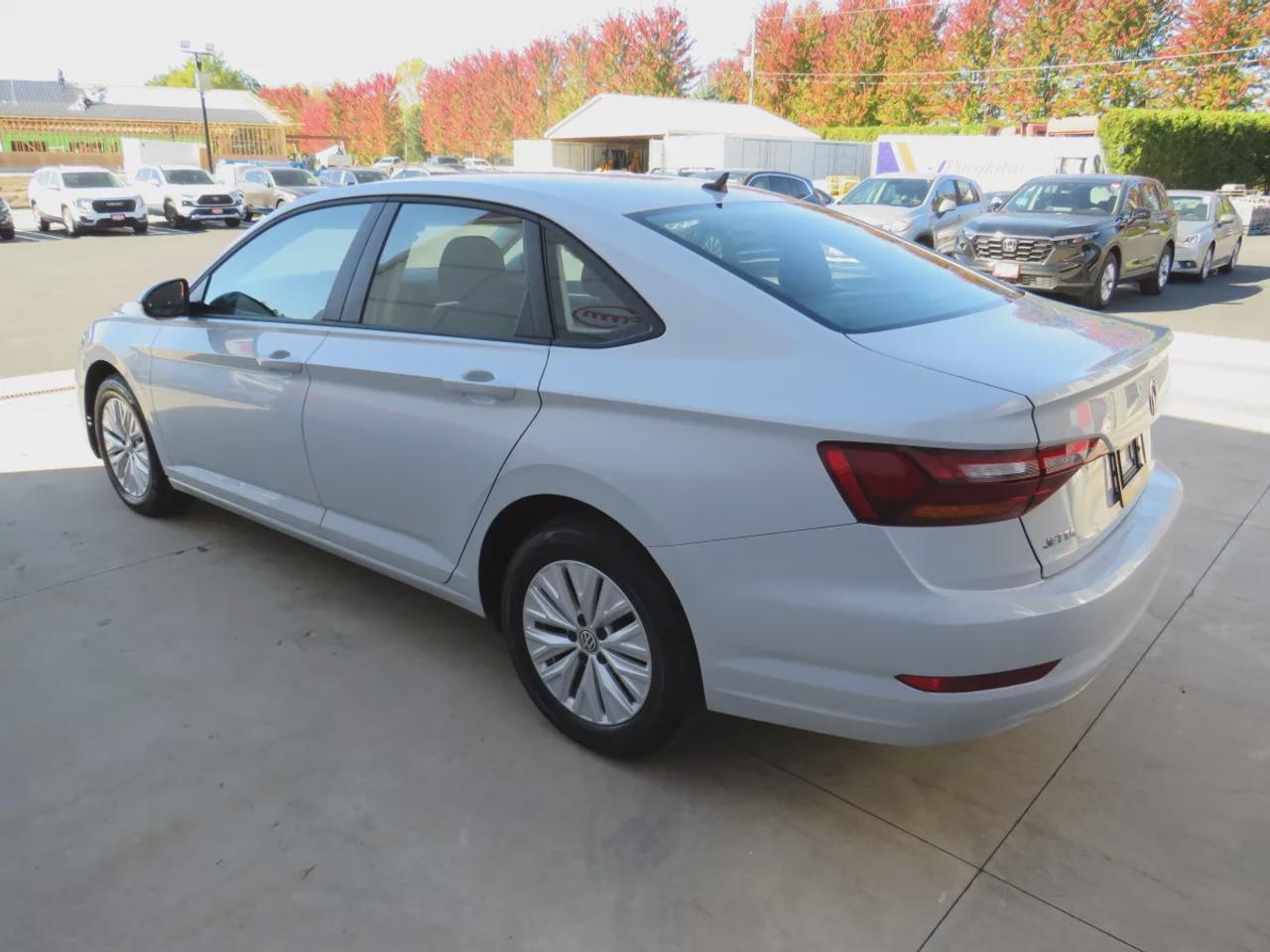 2019 Volkswagen Jetta Comfortline | FWD | Automatic | Low Kms | Alloy Wheels | Heated Seats | Air Conditioning | Touchscreen Display | Apple CarPlay & Android Auto | Bluetooth | Back-Up Camera | Cruise Control | USB Input | Keyless Entry | Heated Power Mirrors Photo