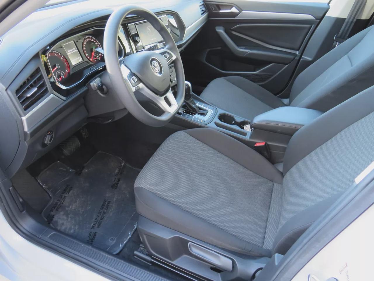 2019 Volkswagen Jetta Comfortline | FWD | Automatic | Low Kms | Alloy Wheels | Heated Seats | Air Conditioning | Touchscreen Display | Apple CarPlay & Android Auto | Bluetooth | Back-Up Camera | Cruise Control | USB Input | Keyless Entry | Heated Power Mirrors Photo3
