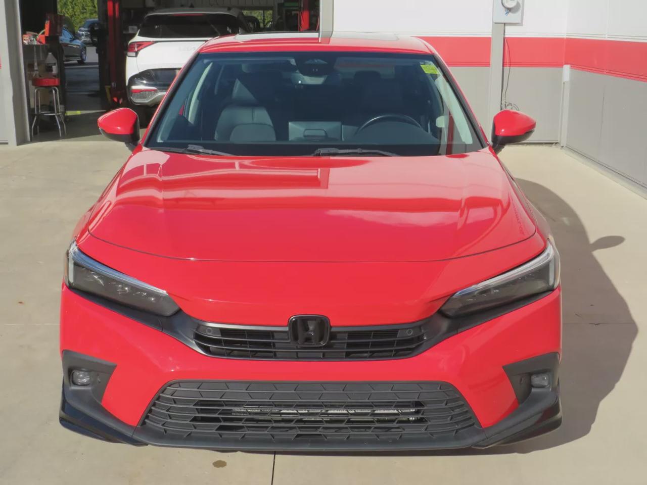 2022 Honda Civic Sedan Touring | LOW KM!! | FWD | Automatic | Alloy Wheels | Leather Seats | Heated Front & Rear Seats | Heated Steering Wheel | Power Driver & Passenger Seats | Climate Control | Sunroof | Touchscreen Display | Wireless Apple CarPlay & Android Auto | Navi Photo1