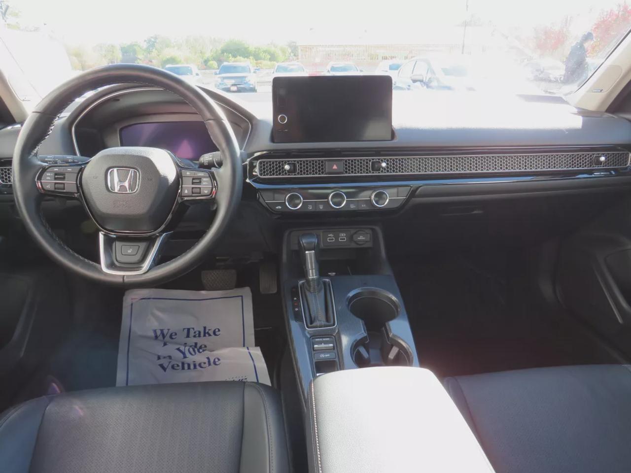 2022 Honda Civic Sedan Touring | LOW KM!! | FWD | Automatic | Alloy Wheels | Leather Seats | Heated Front & Rear Seats | Heated Steering Wheel | Power Driver & Passenger Seats | Climate Control | Sunroof | Touchscreen Display | Wireless Apple CarPlay & Android Auto | Navi Photo4
