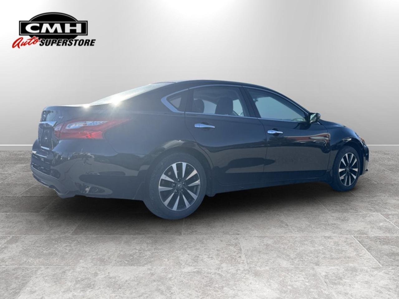 2017 Nissan Altima SV w/Moonroof Pkg  **CLEAN CARFAX** Photo