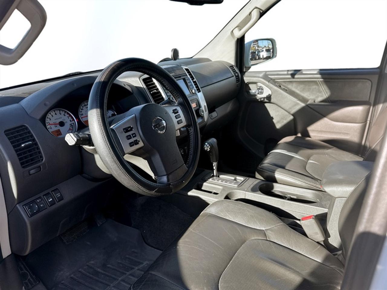 2015 Nissan Frontier PRO-4X w/Leather Pkg  *CLEAN CARFAX* Photo