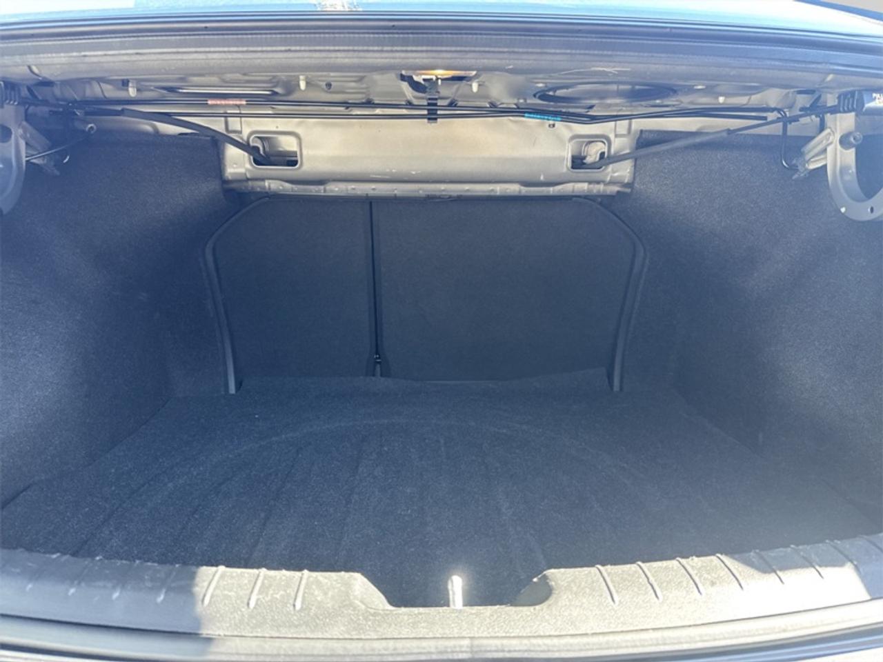 2017 Hyundai Elantra GLS  **GREAT MILEAGE** Photo