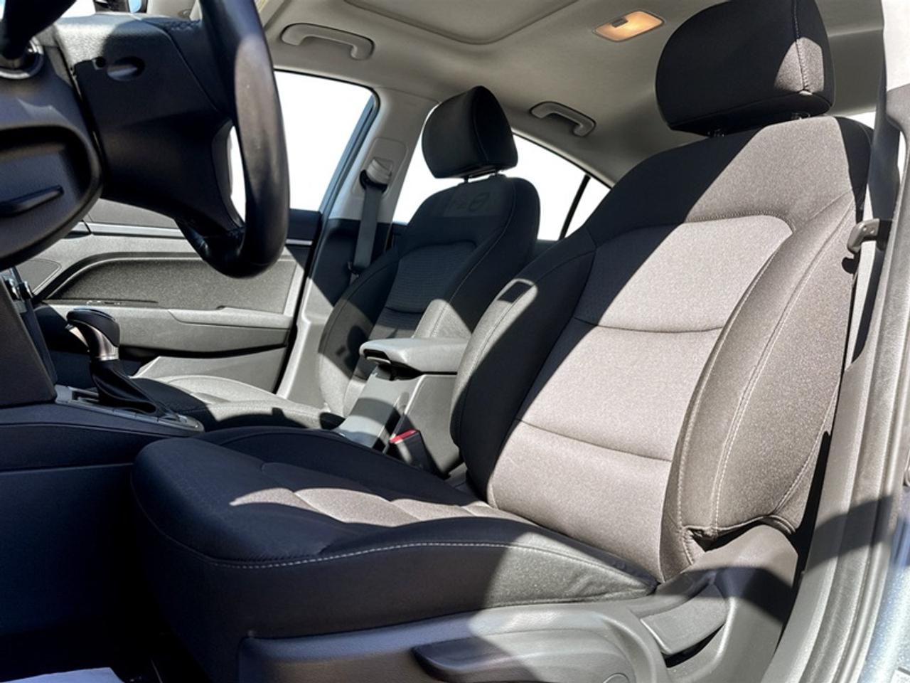 2017 Hyundai Elantra GLS  **GREAT MILEAGE** Photo