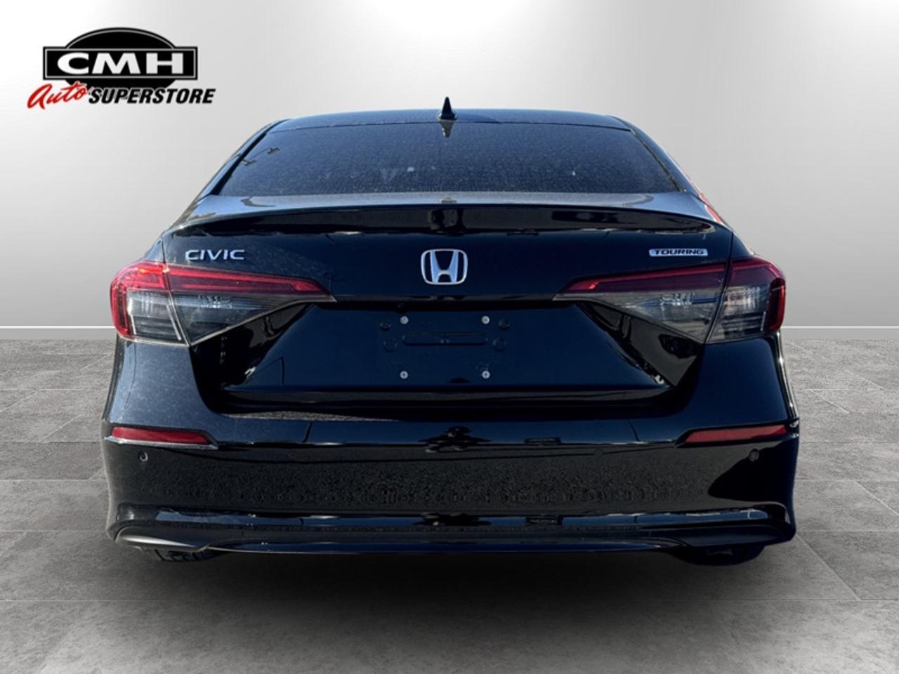 2022 Honda Civic Sedan Touring  **VERY LOW KMS** Photo