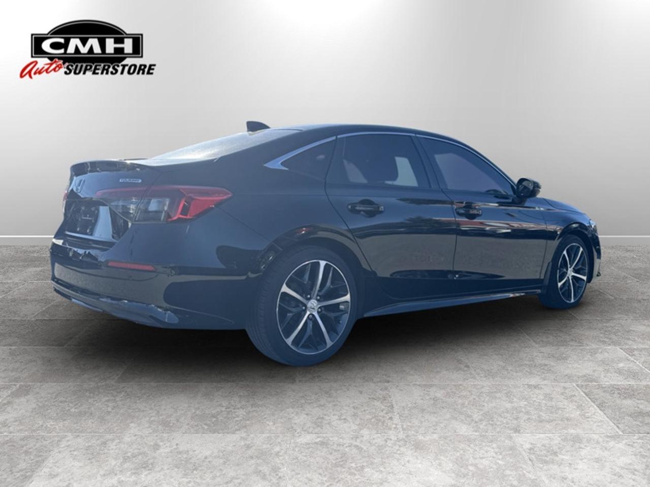 2022 Honda Civic Sedan Touring  **VERY LOW KMS** Photo