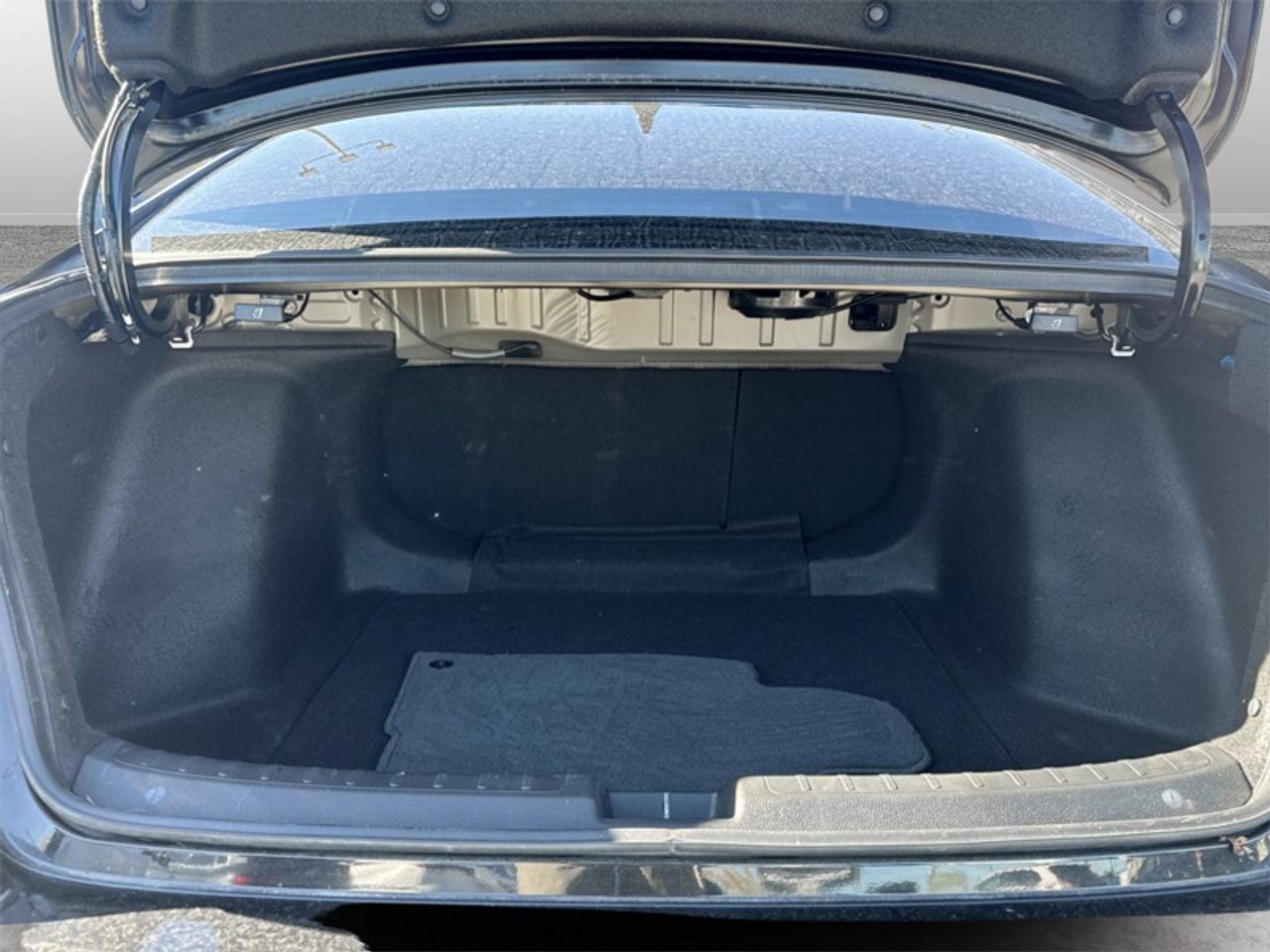 2022 Honda Civic Sedan Touring  **VERY LOW KMS** Photo