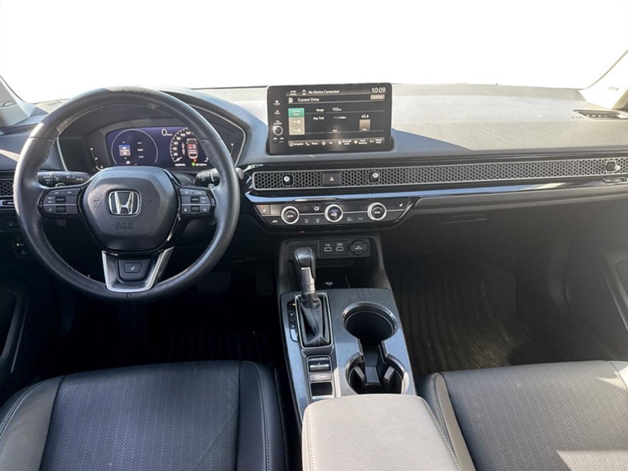 2022 Honda Civic Sedan Touring  **VERY LOW KMS** Photo