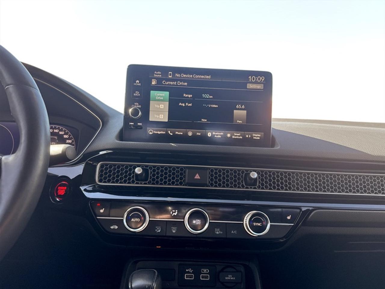 2022 Honda Civic Sedan Touring  **VERY LOW KMS** Photo