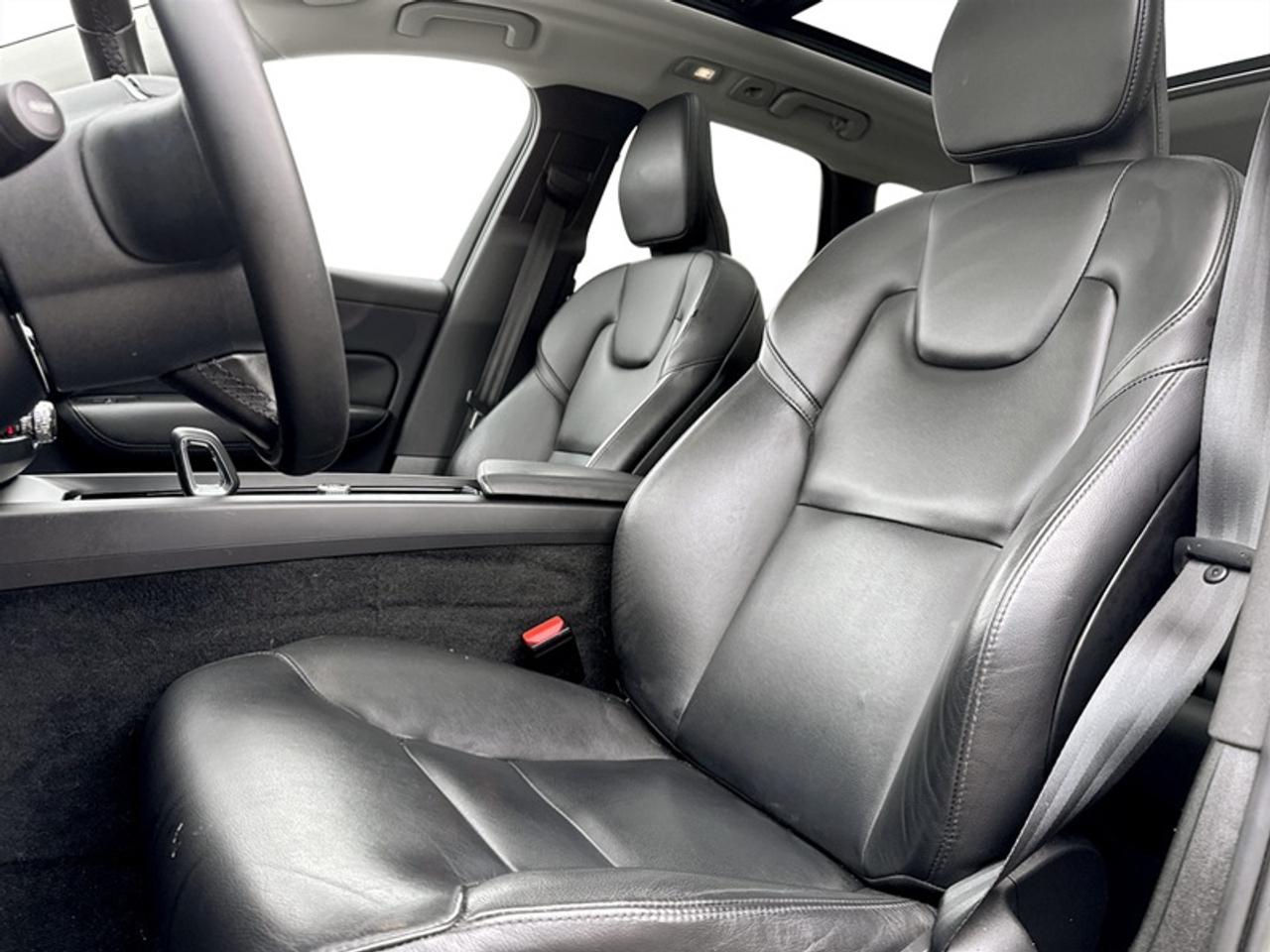 2023 Volvo XC60 B6 Core Photo