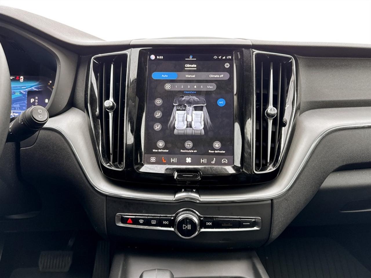 2023 Volvo XC60 B6 Core Photo