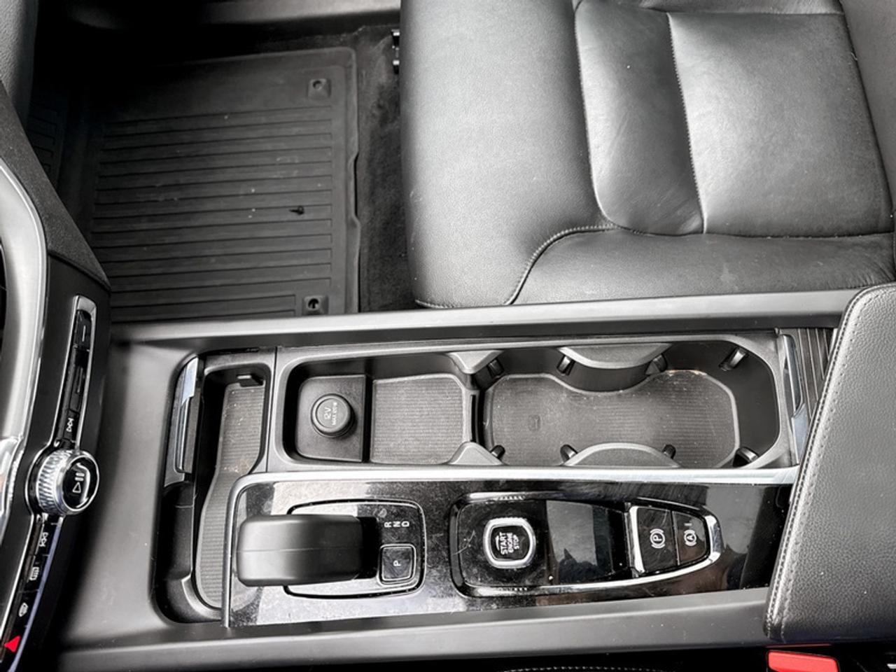 2023 Volvo XC60 B6 Core Photo