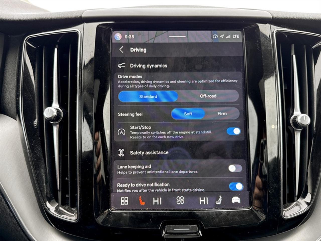 2023 Volvo XC60 B6 Core Photo