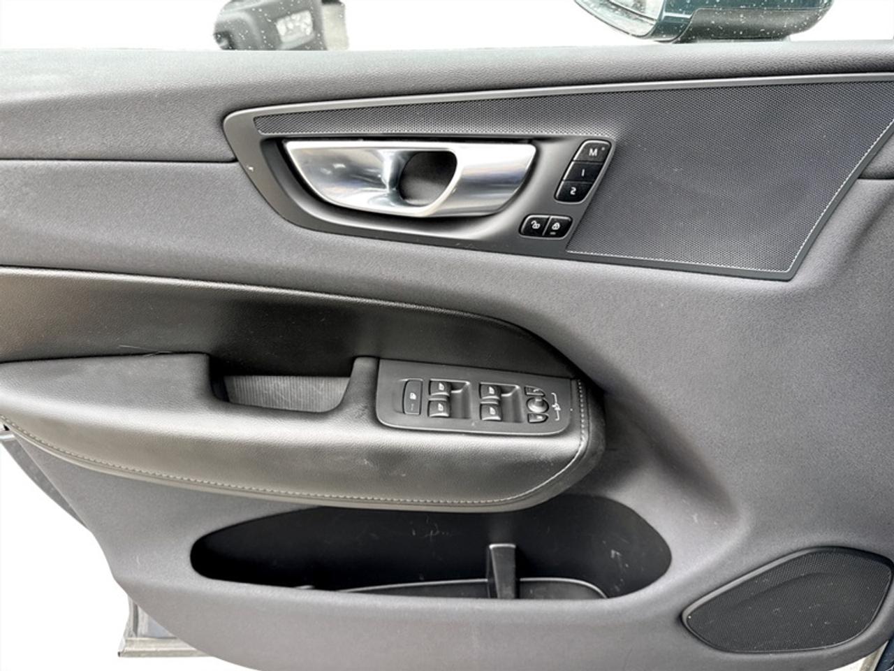 2023 Volvo XC60 B6 Core Photo