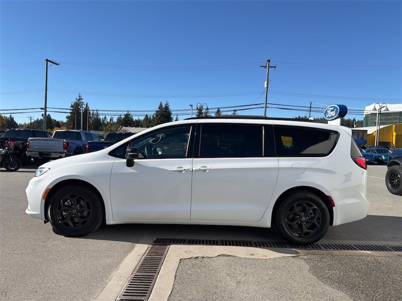 2025 Chrysler Pacifica Limited  - Sunroof -  Navigation Photo1