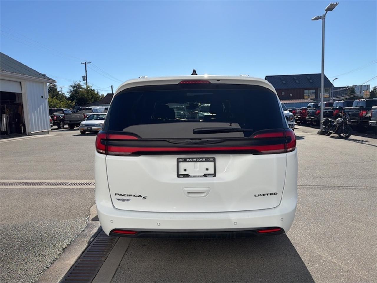 2025 Chrysler Pacifica Limited  - Sunroof -  Navigation Photo3