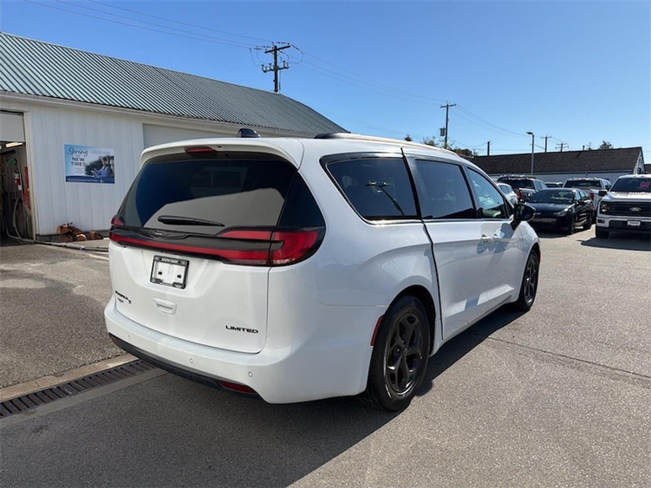 2025 Chrysler Pacifica Limited  - Sunroof -  Navigation Photo4
