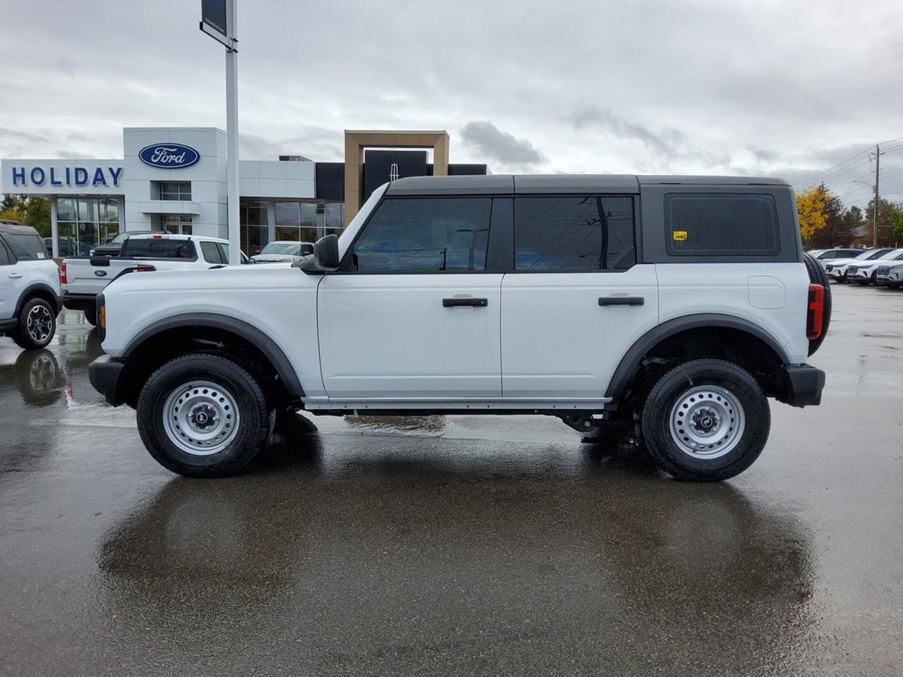2026 Ford Bronco Base Photo