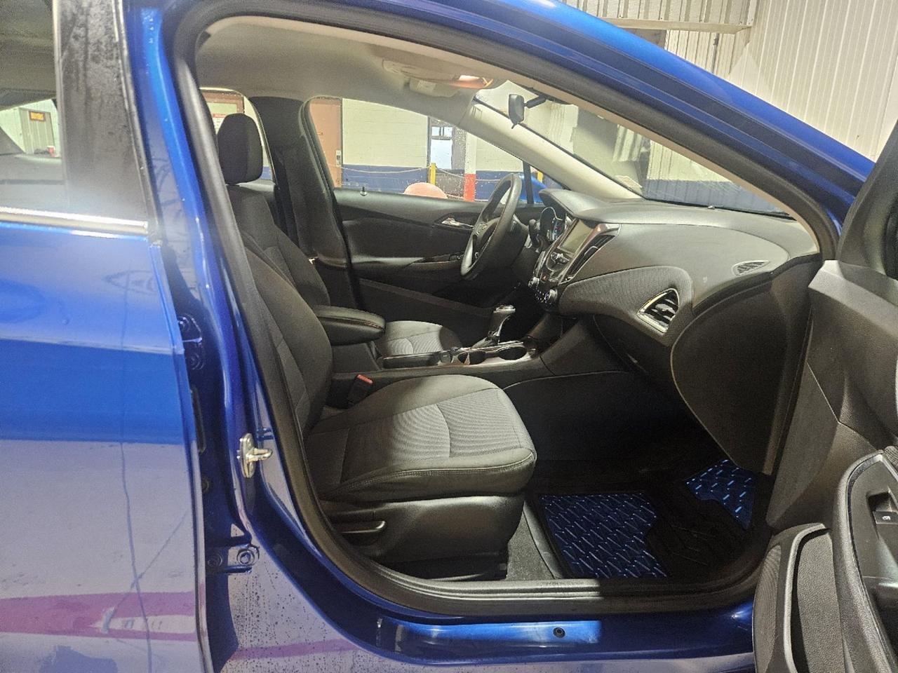 2018 Chevrolet Cruze LT Photo