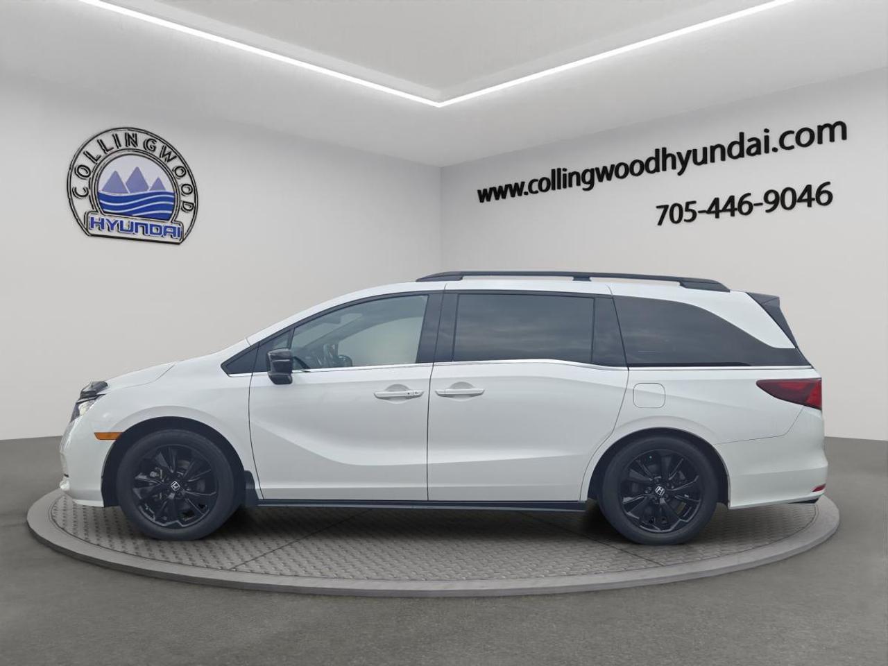 2023 Honda Odyssey Black Edition Photo3