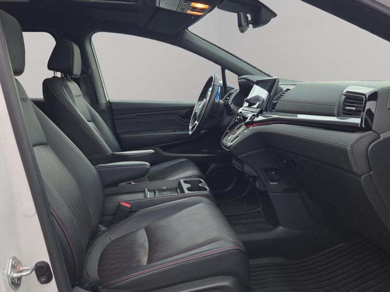 2023 Honda Odyssey Black Edition Photo