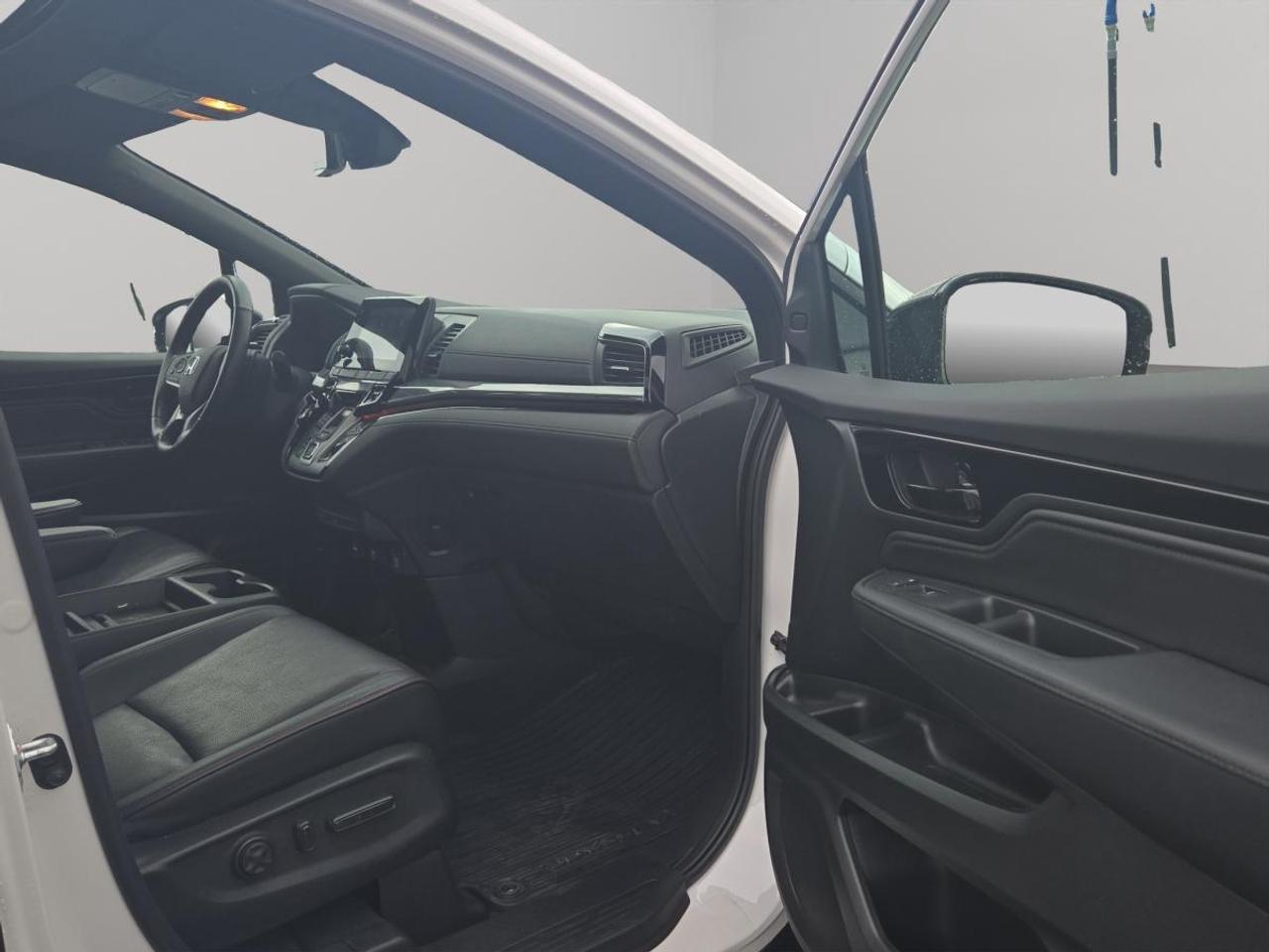 2023 Honda Odyssey Black Edition Photo