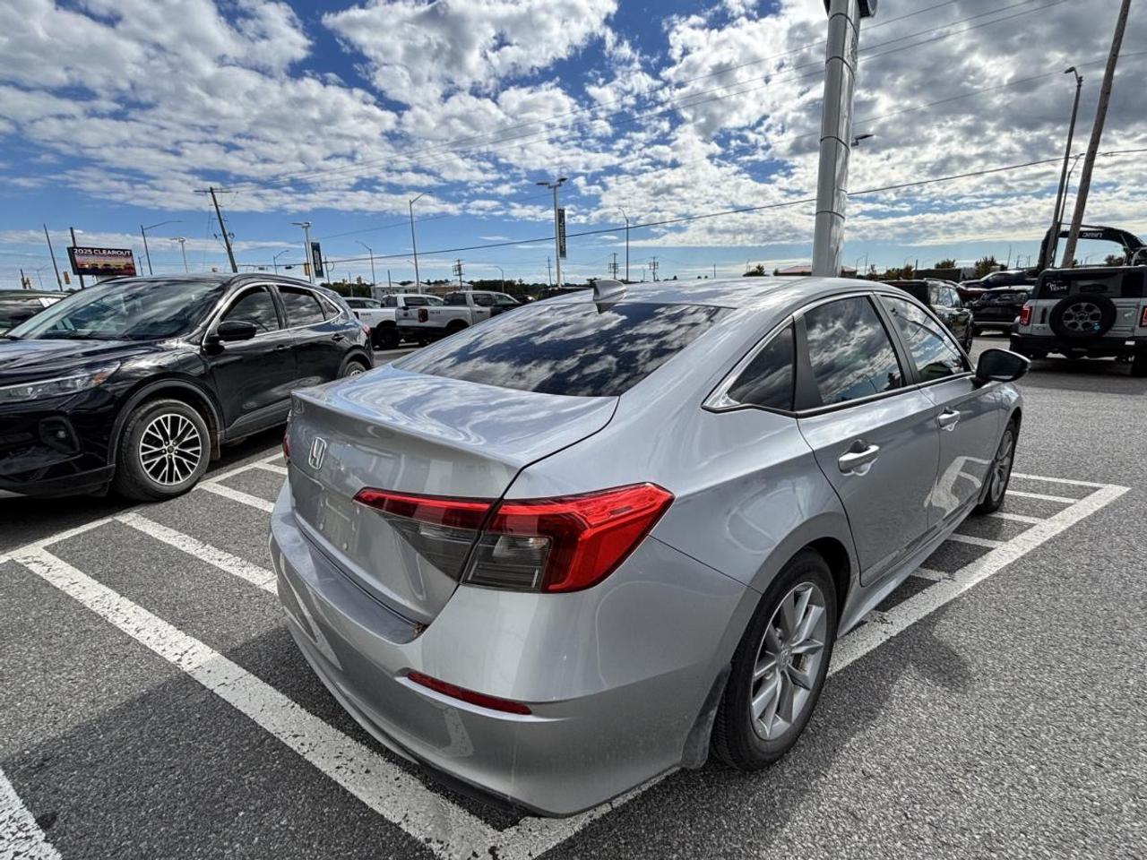 2022 Honda Civic Sedan EX Photo4