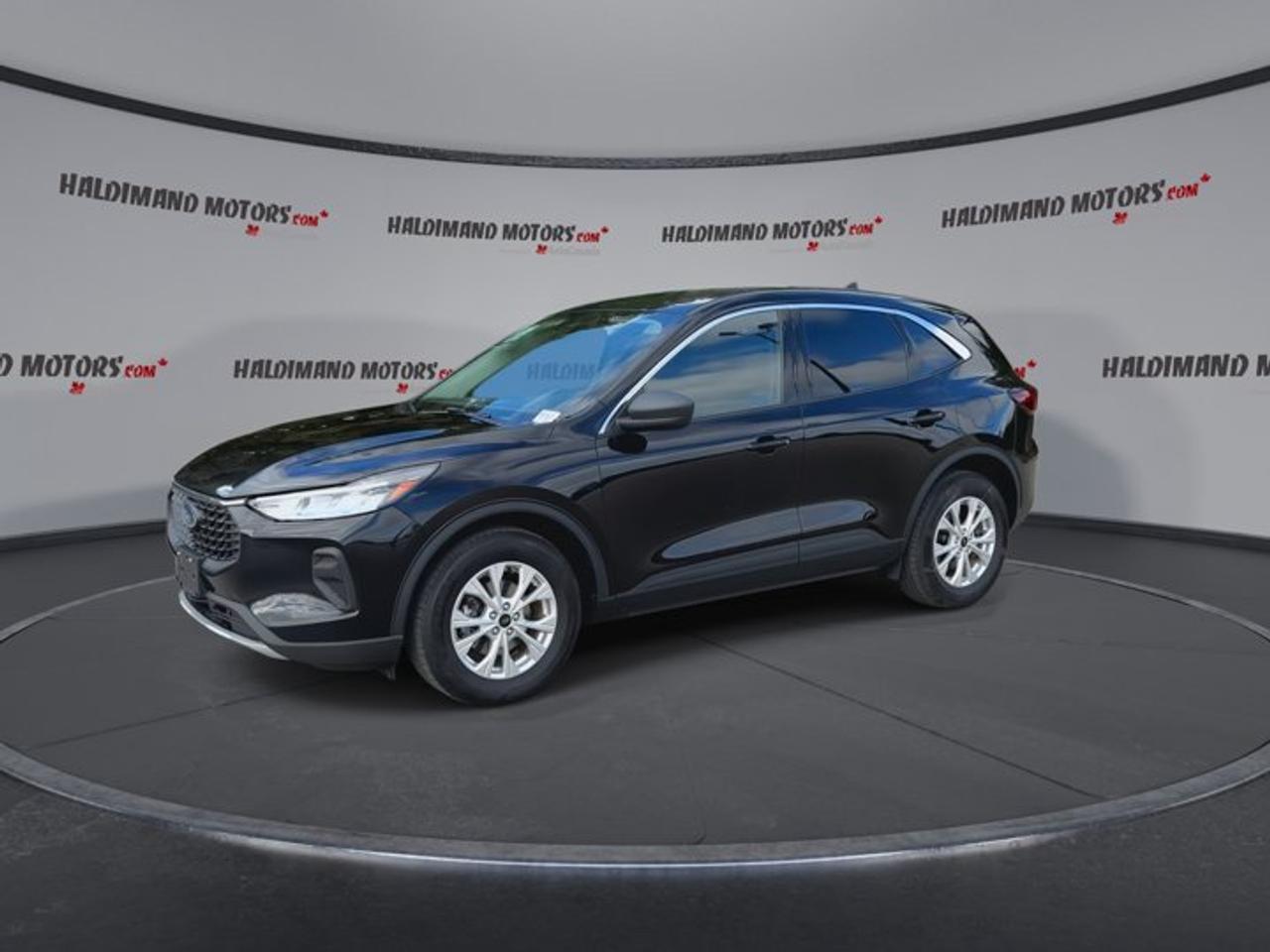2023 Ford Escape Active AWD | No Accidents | Heated Steering Wheel Photo3