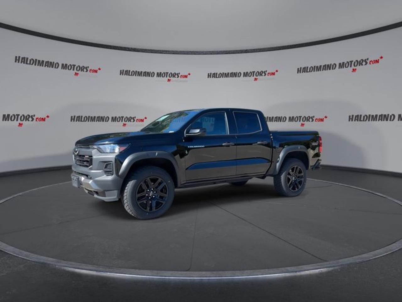 2024 Chevrolet Colorado Trail Boss Crew Cab 5' Box 4WD | One Owner Photo3