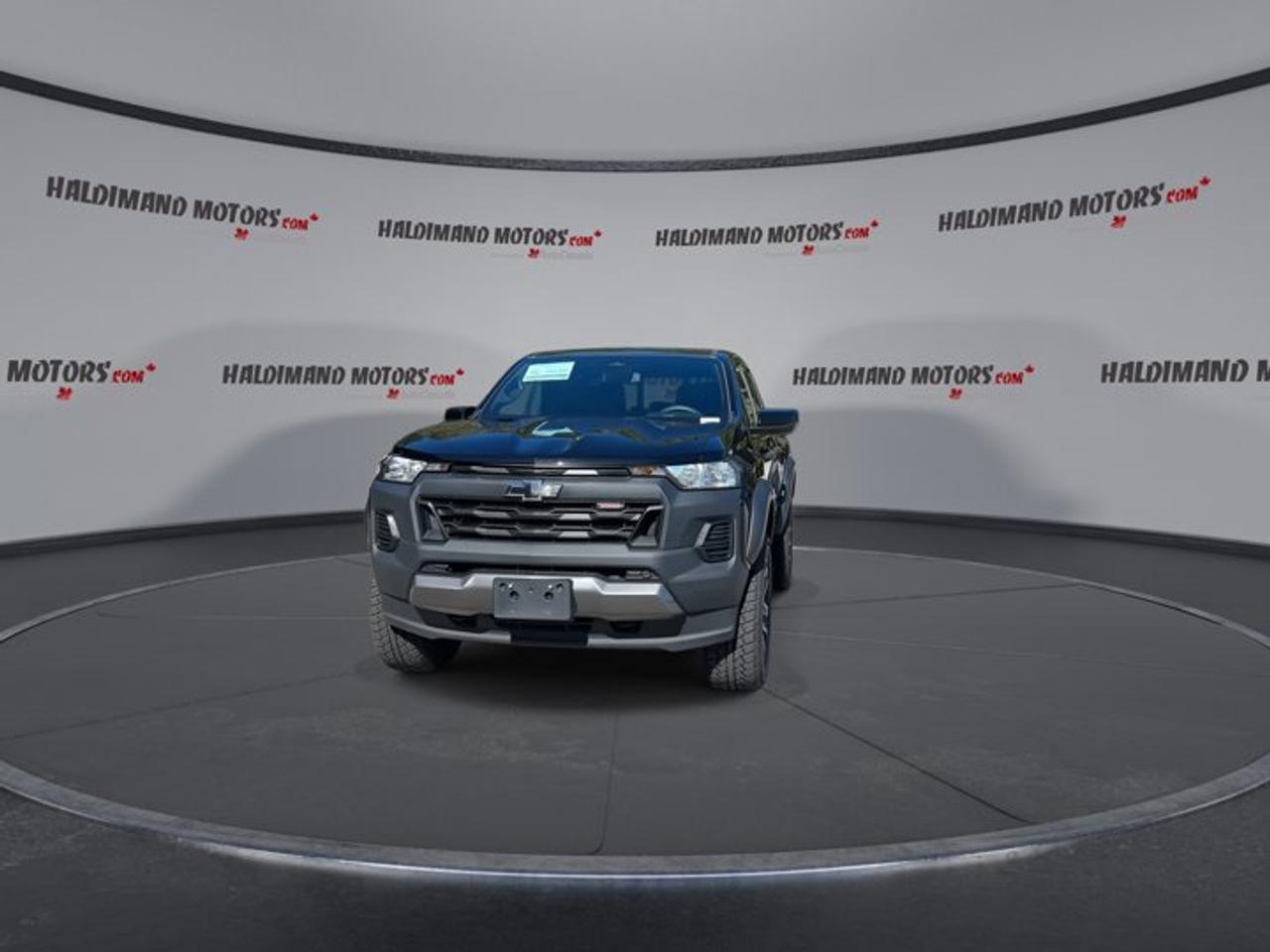 2024 Chevrolet Colorado Trail Boss Crew Cab 5' Box 4WD | One Owner Photo2