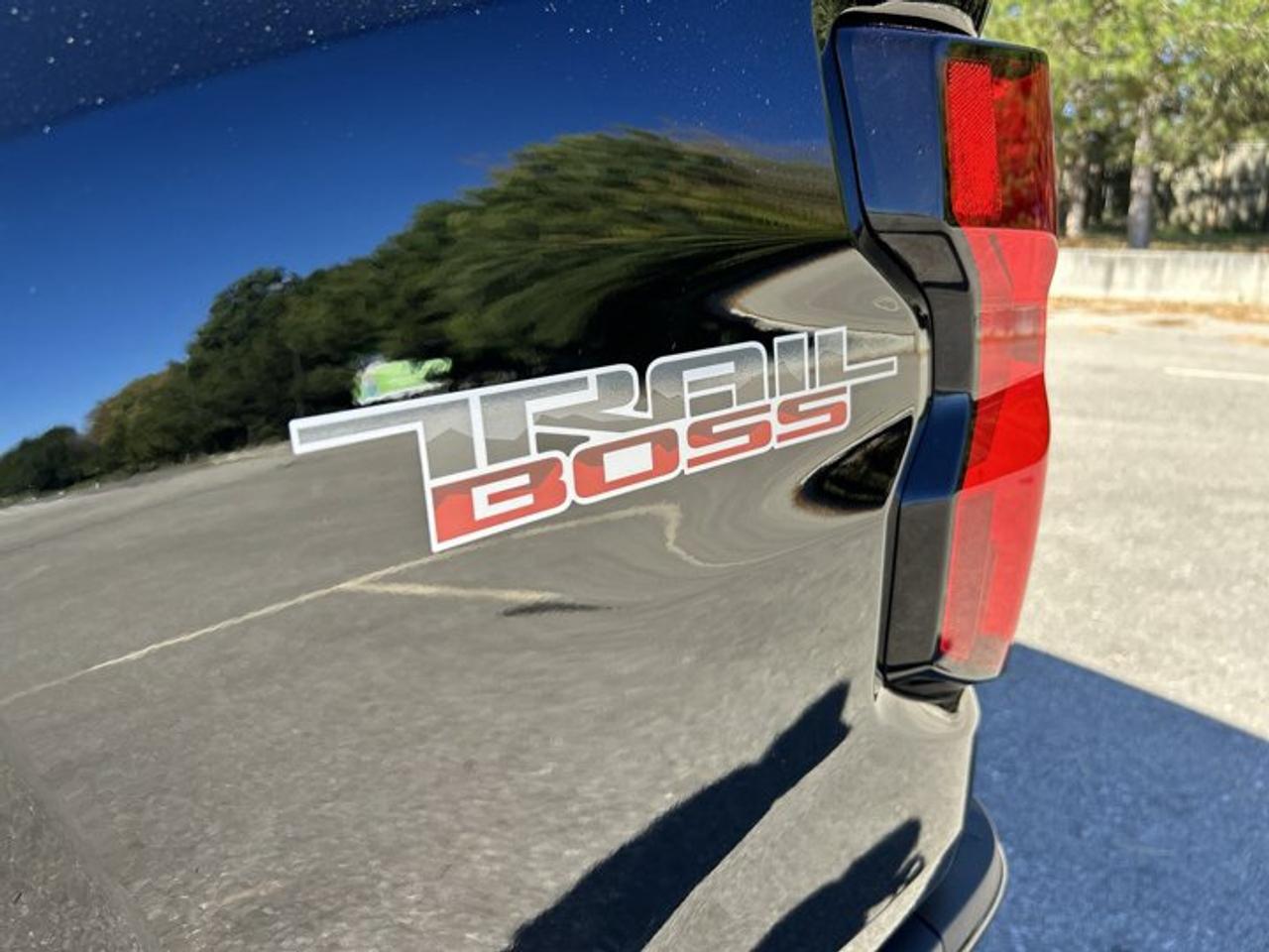 2024 Chevrolet Colorado Trail Boss Crew Cab 5' Box 4WD | One Owner Photo