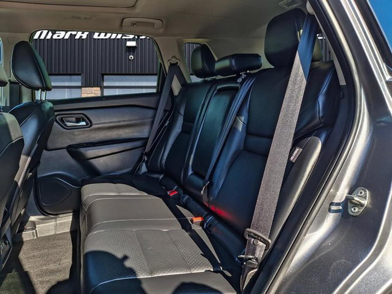 2024 Nissan Rogue SV Premium AWD | Leather | Sunroof | Power Seat | Adaptive Cruise | Heated Wheel + Seats | and More! Photo