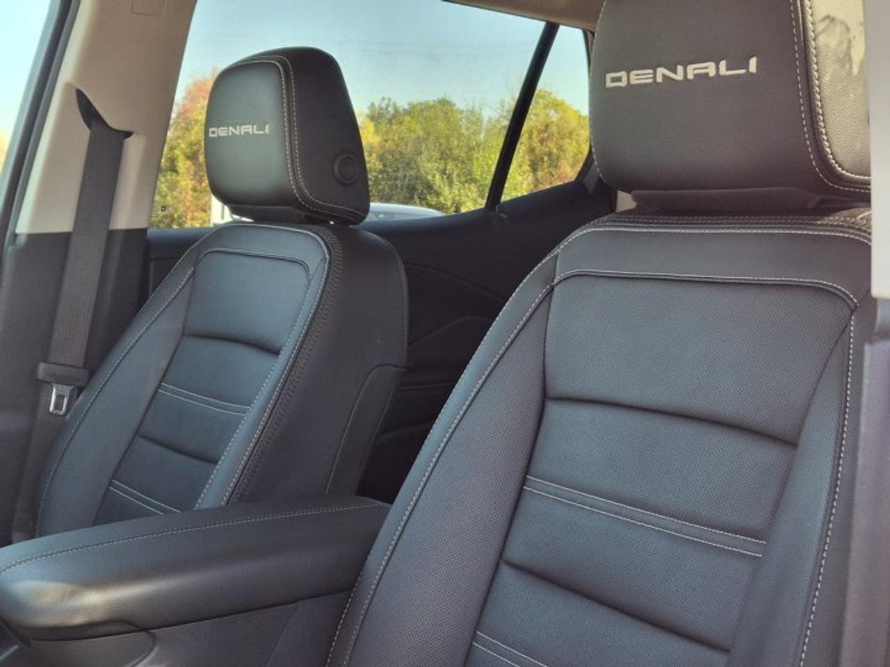 2024 GMC Terrain Denali AWD | Leather | Pano Roof | Nav | Heated Seats + Steering | Bose Audio | and More ! Photo