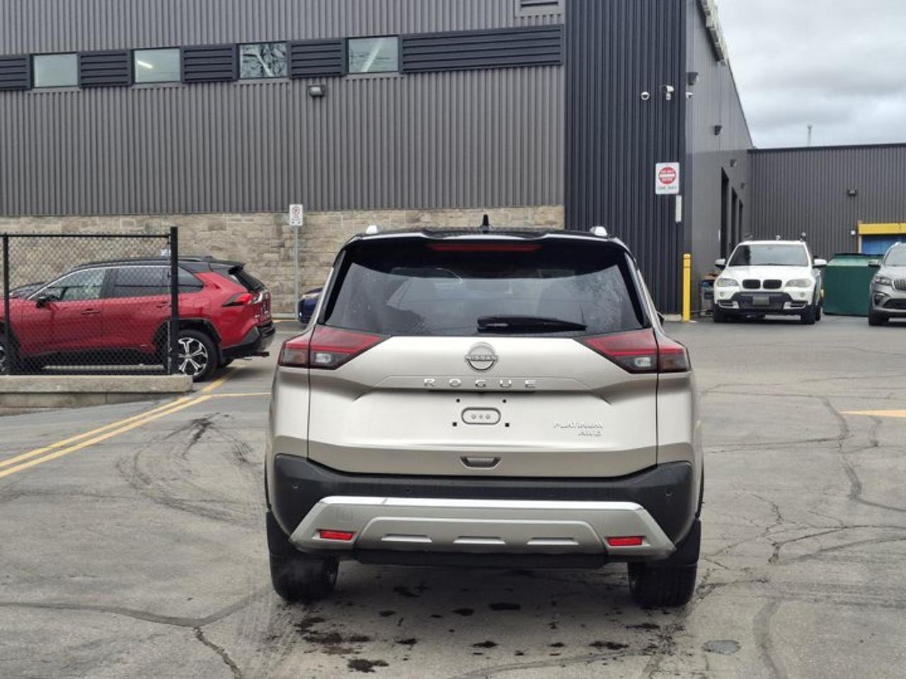 2022 Nissan Rogue Platinum AWD | Leather | Sunroof | Nav | HUD | 360 Camera | Heated Wheel + Seats | CarPlay & More ! Photo