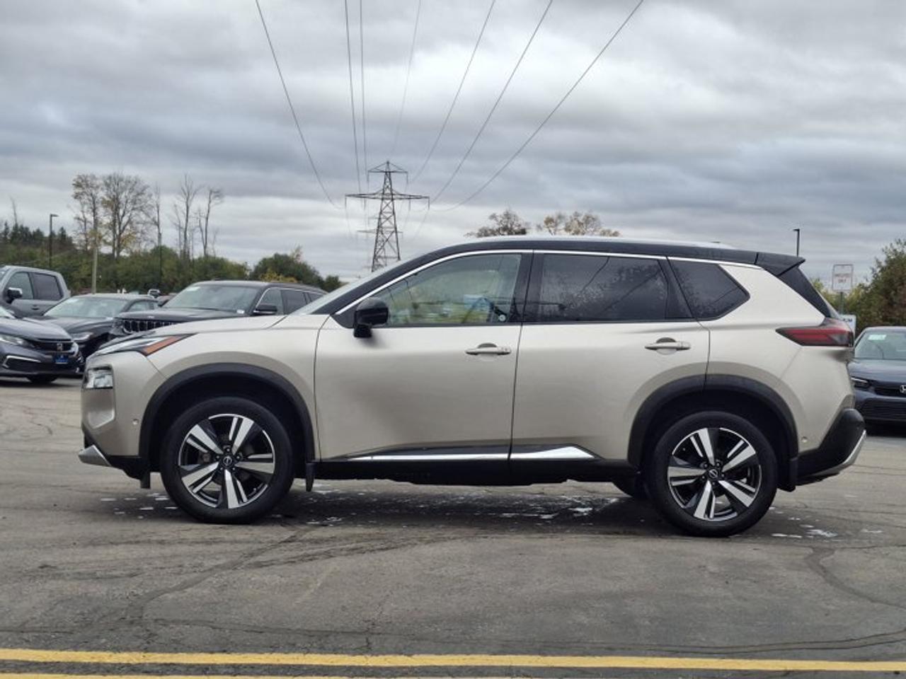 2022 Nissan Rogue Platinum AWD | Leather | Sunroof | Nav | HUD | 360 Camera | Heated Wheel + Seats | CarPlay & More ! Photo5