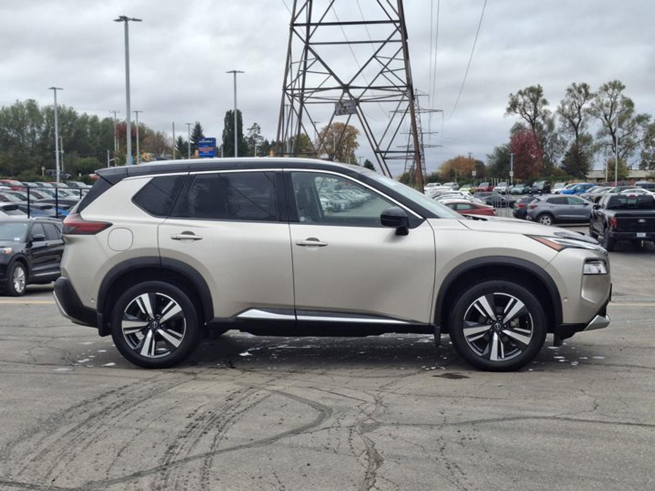 2022 Nissan Rogue Platinum AWD | Leather | Sunroof | Nav | HUD | 360 Camera | Heated Wheel + Seats | CarPlay & More ! Photo