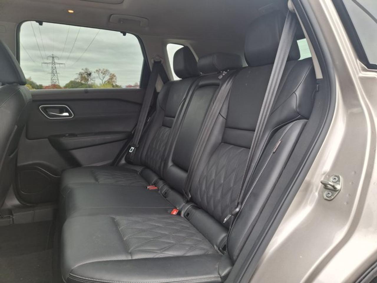 2022 Nissan Rogue Platinum AWD | Leather | Sunroof | Nav | HUD | 360 Camera | Heated Wheel + Seats | CarPlay & More ! Photo