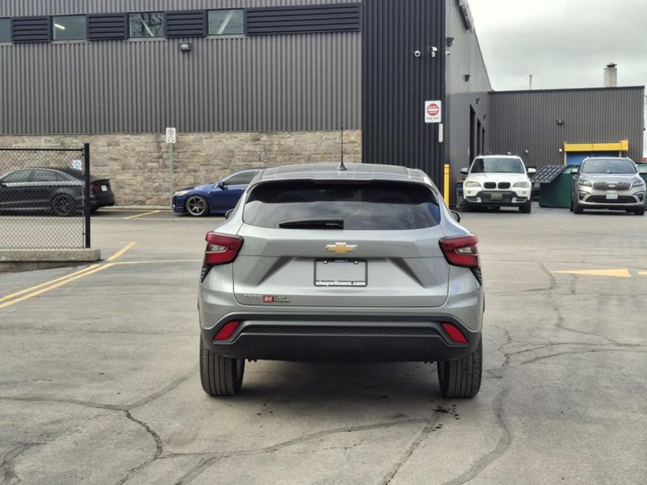 2025 Chevrolet Trax LS | Heated Seats | Remote Start | Lane Keep Assist | Carplay + Android Auto | BSM and More ! Photo3
