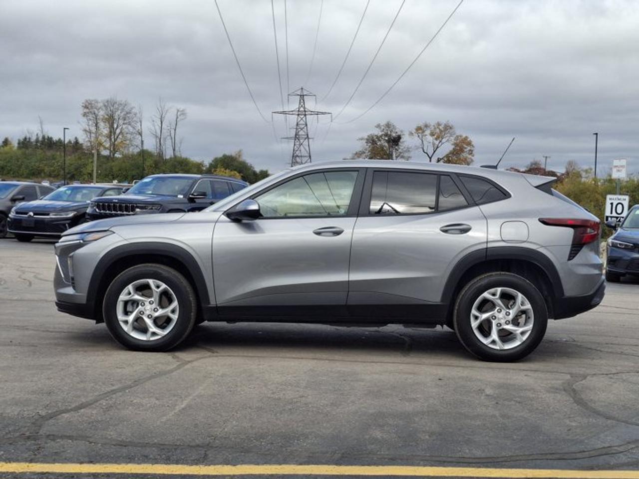 2025 Chevrolet Trax LS | Heated Seats | Remote Start | Lane Keep Assist | Carplay + Android Auto | BSM and More ! Photo