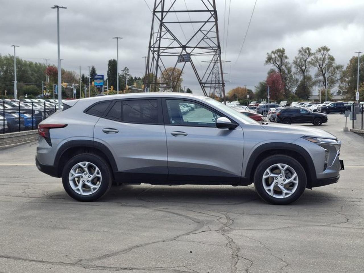 2025 Chevrolet Trax LS | Heated Seats | Remote Start | Lane Keep Assist | Carplay + Android Auto | BSM and More ! Photo