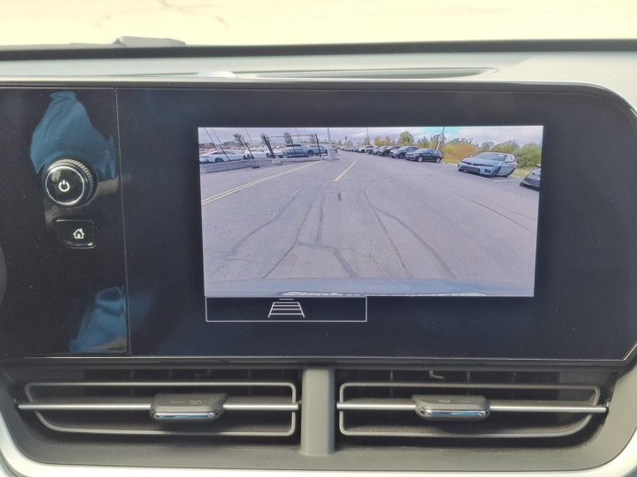 2025 Chevrolet Trax LS | Heated Seats | Remote Start | Lane Keep Assist | Carplay + Android Auto | BSM and More ! Photo