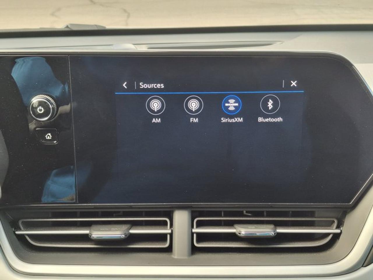 2025 Chevrolet Trax LS | Heated Seats | Remote Start | Lane Keep Assist | Carplay + Android Auto | BSM and More ! Photo