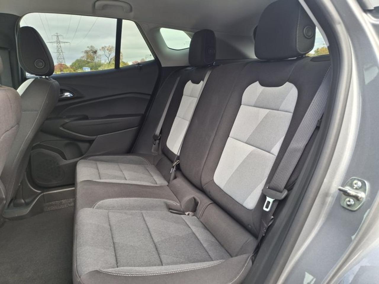 2025 Chevrolet Trax LS | Heated Seats | Remote Start | Lane Keep Assist | Carplay + Android Auto | BSM and More ! Photo