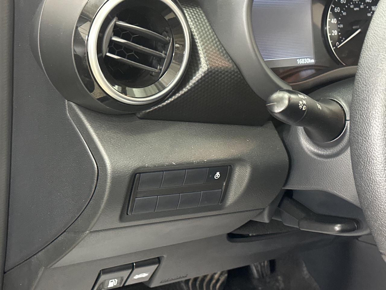 2024 Nissan Kicks SV/AUTO/16800KM/OFF 1 OWNER NISSAN LEASE! Photo