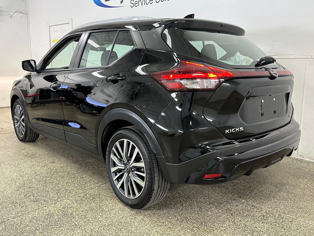 2024 Nissan Kicks SV/AUTO/13000KM/OFF 1 OWNER NISSAN LEASE! Photo